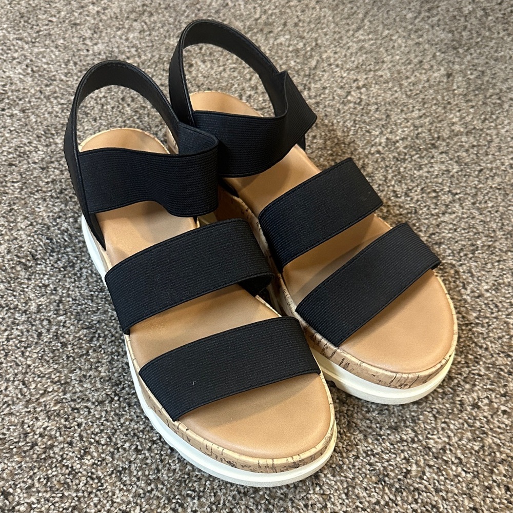 Universal Thread Black Elastic Sandals